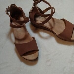 Giani Bernini cognac wedge sz 7